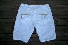 Vita shorts med dragkedjor