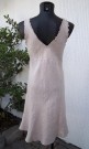 Beige Knälång Ärmlös Linneklänning. Made in Italy
