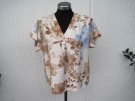 Blommig viskosblus med kort ärm. Natur / beige