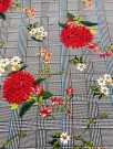 Scarf. Rutig med blommor