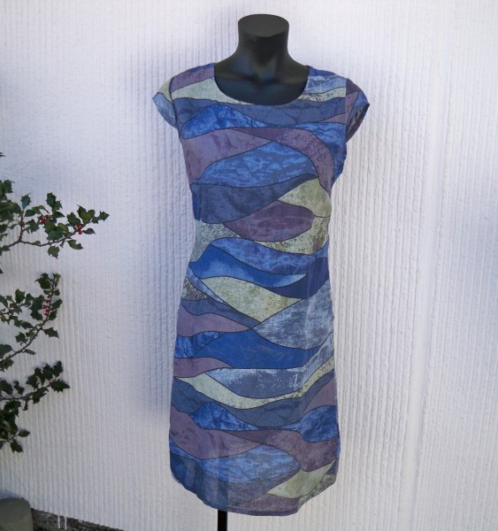 Mönstrade linneklänningar i härliga färger