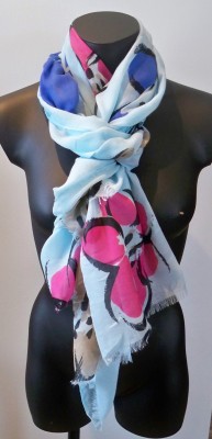 Scarf med stora blommor. Bit'avant