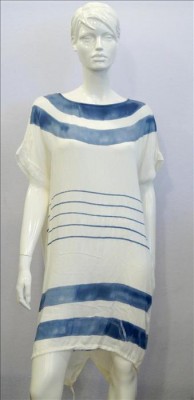 Klänning i t-shirtmodell. Blå ränder