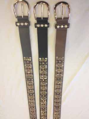 Brunt Bälte med hamrade dekorativa nitar