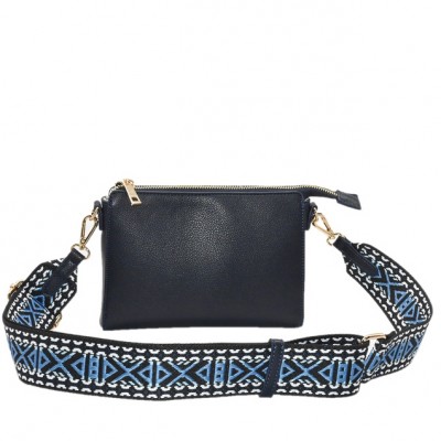 Marinblå väska clutch med mönstrad axelrem