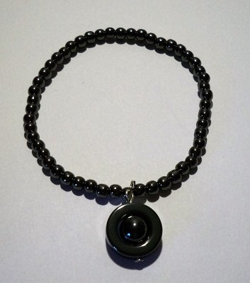 Elastiskt Armband Med Hänge Hematit Magnani Smyckesdesign