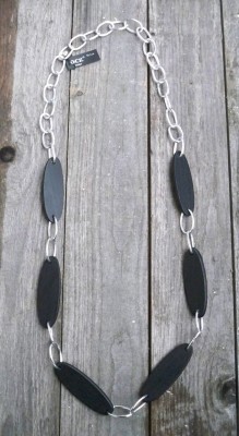 Svart trähalsband. OCK Sweden