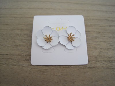 By Odahl Örhängen Vit Blomma