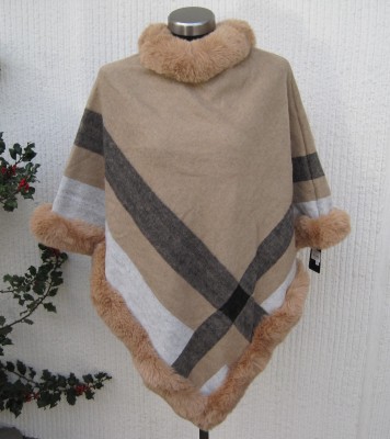 Kamelbeige Poncho Med Ränder Och Pälskrage